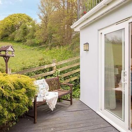 Cosy Beachfront Retreat With Stunning Sea Views & Free Access To A Local Indoor Pool Talland Luaran gambar