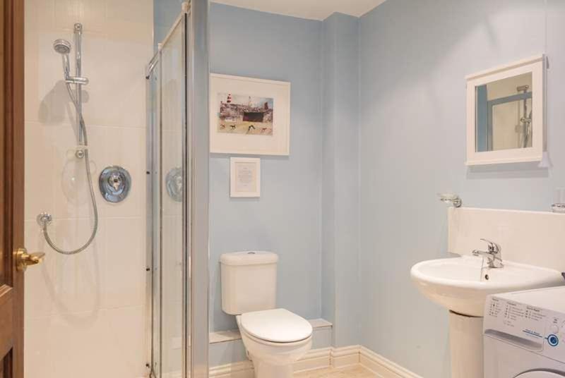 Cosy Beachfront Retreat With Stunning Sea Views & Free Access To A Local Indoor Pool Talland Luaran gambar