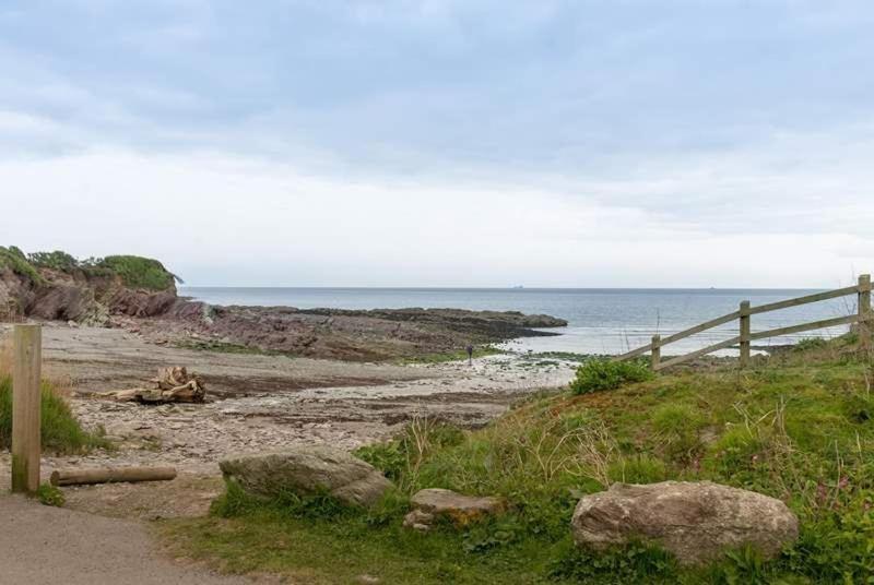 Cosy Beachfront Retreat With Stunning Sea Views & Free Access To A Local Indoor Pool Talland Luaran gambar